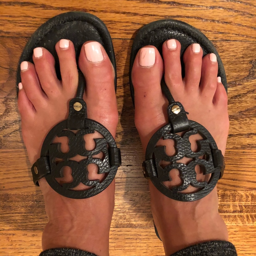 TORY BURCH LOGO BLK LTHR SANDAL-GOOD COND SZ 9.5
